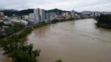 Rio Itajaí-Açu continua descendo e atinge 9,95 metros em Blumenau